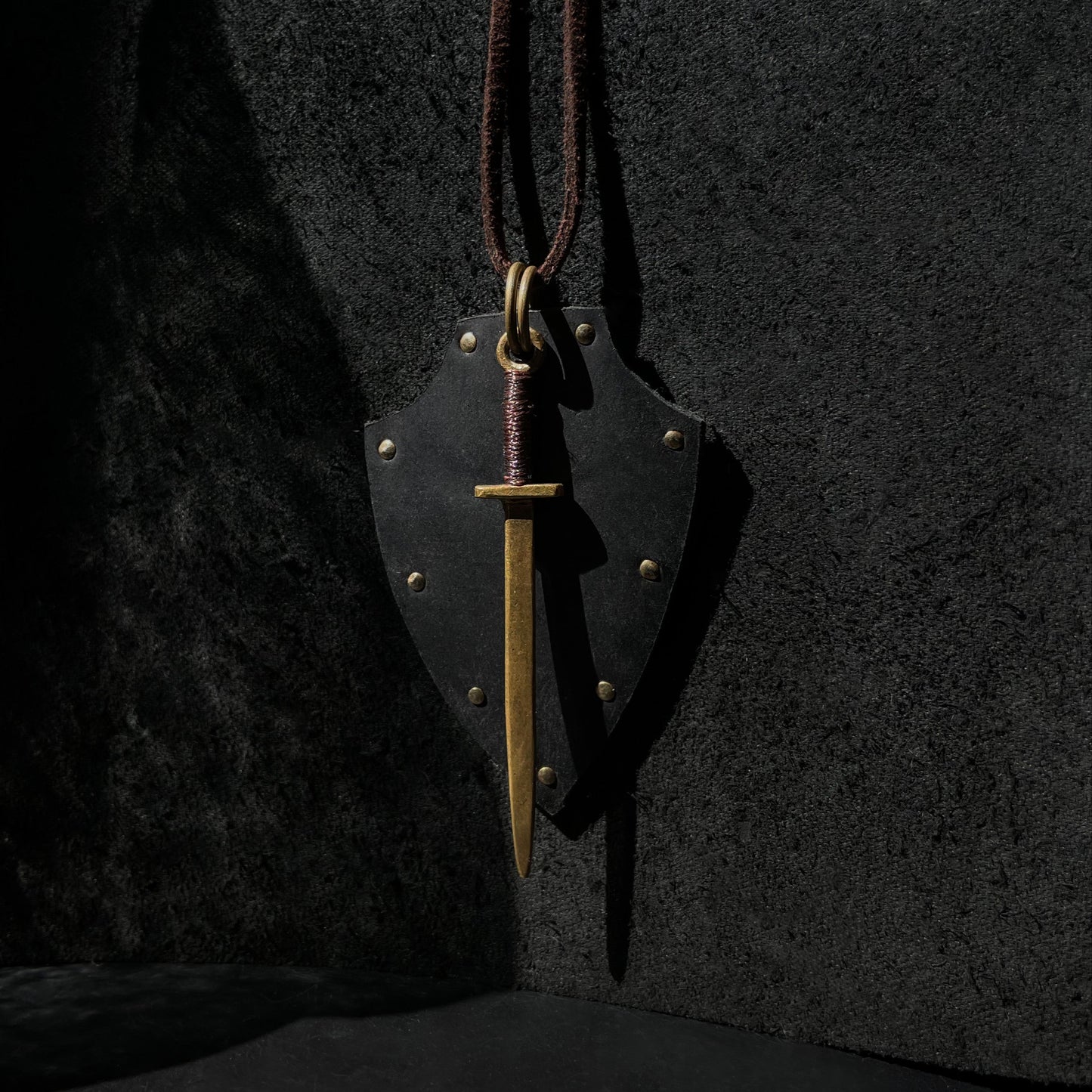 Pendant "The Lost Shields"