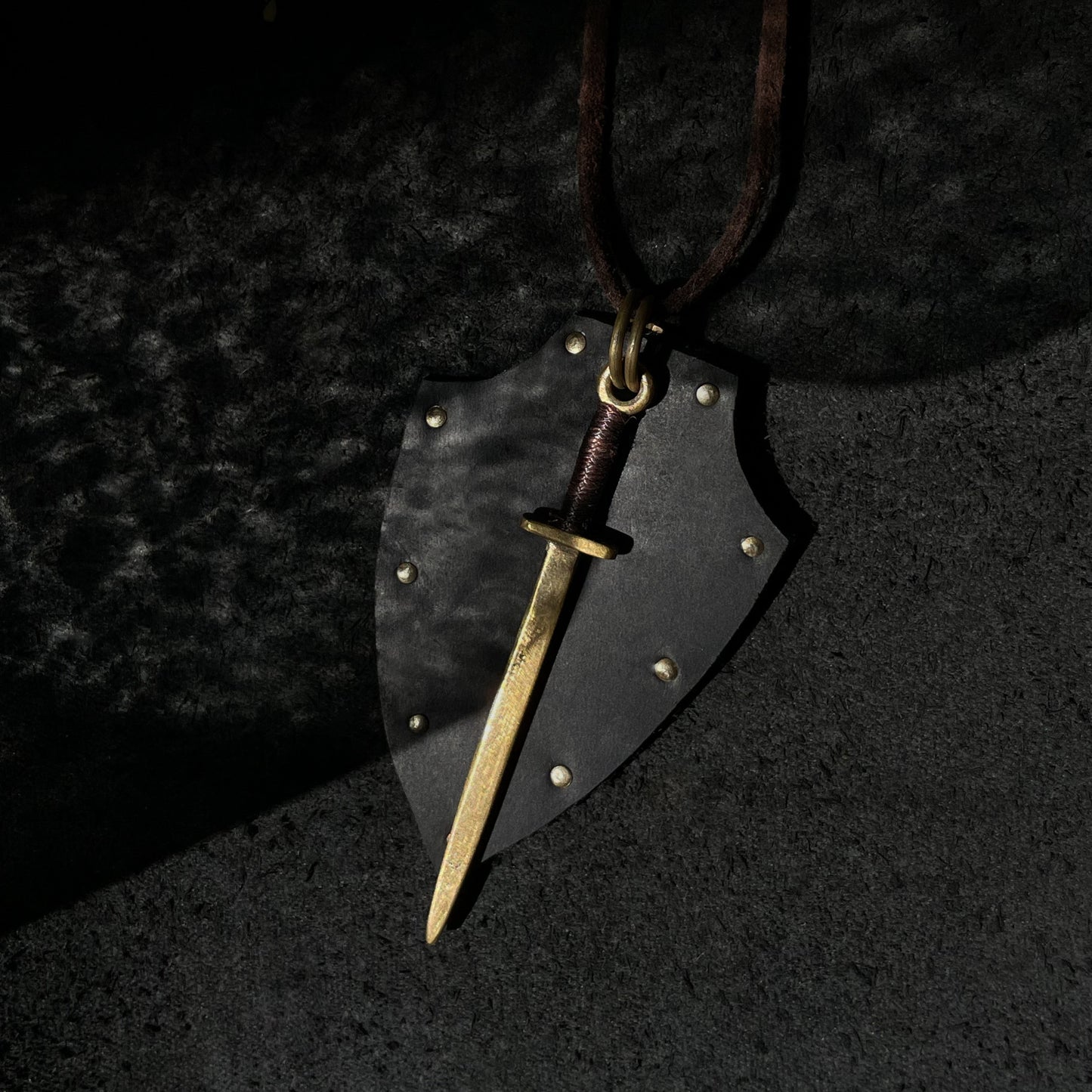 Pendant "The Lost Shields"