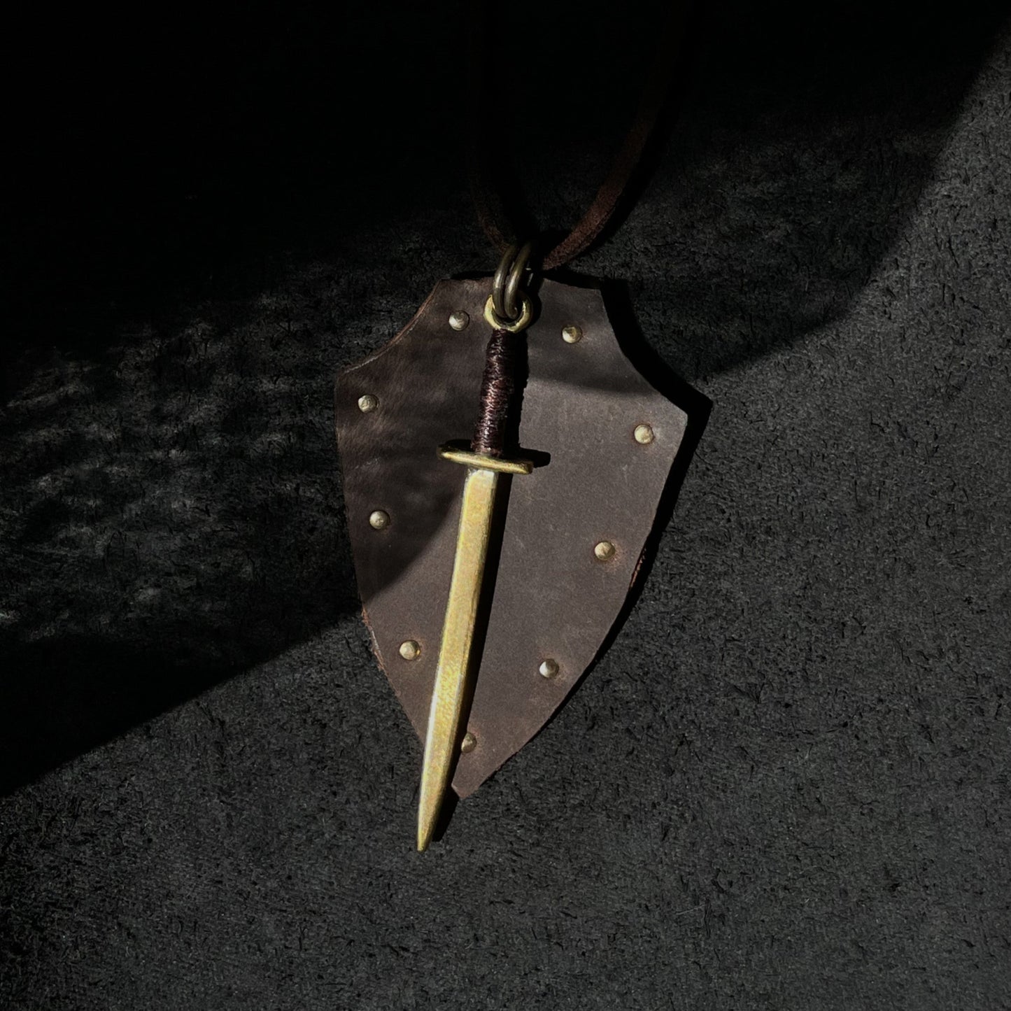 Pendant "The Lost Shields"