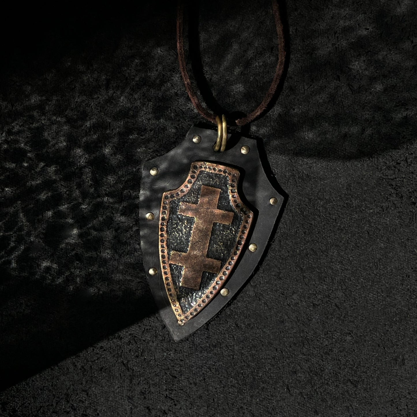 Pendant "The Lost Shields"