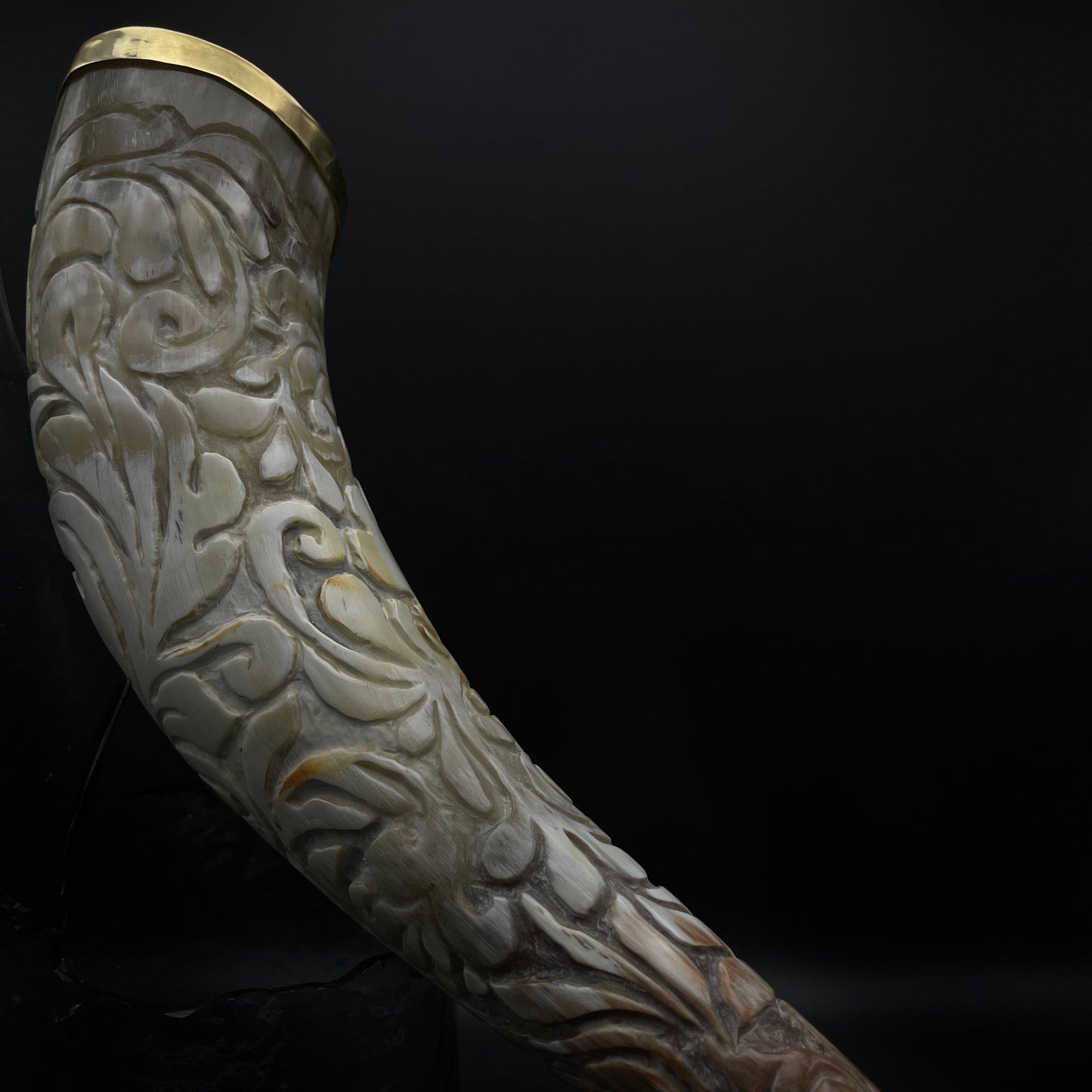 #2 Ranka graviruotas ir žalvariu apkaustytas 150ml geriamasis ragas