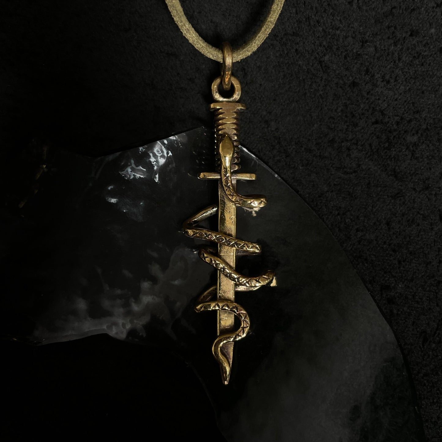 Pendant "Serpent's Strike"