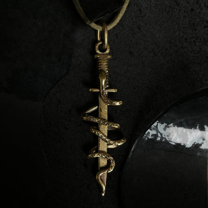 Pendant "Serpent's Strike"
