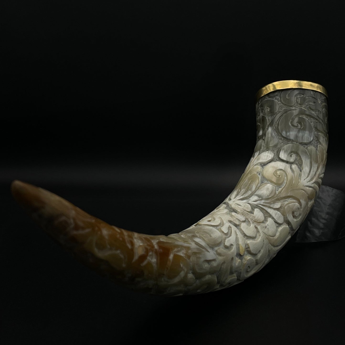 #3 Ranka graviruotas ir žalvariu apkaustytas 150ml ragas gėrimams