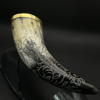 #8 Ranka graviruotas ir žalvariu apkaustytas 130 ml ragas gėrimams