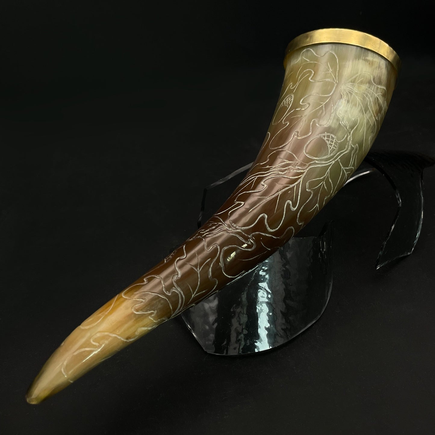 #4 Ranka graviruotas ir žalvariu apkaustytas 150ml ragas gėrimams