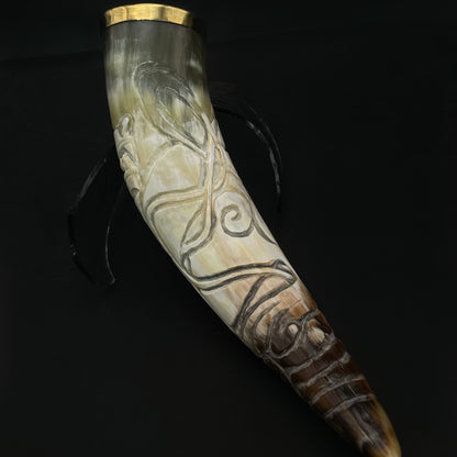 #6 Ranka graviruotas ir žalvariu apkaustytas 90 ml ragas gėrimams