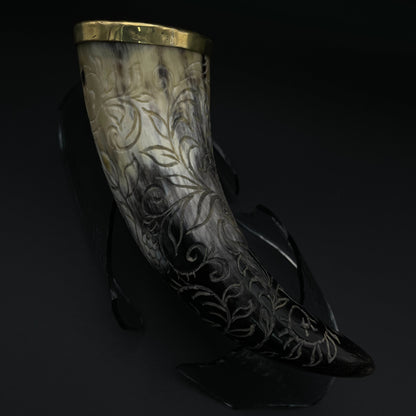 #8 Ranka graviruotas ir žalvariu apkaustytas 130 ml ragas gėrimams