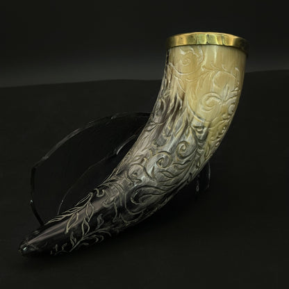 #8 Ranka graviruotas ir žalvariu apkaustytas 130 ml ragas gėrimams